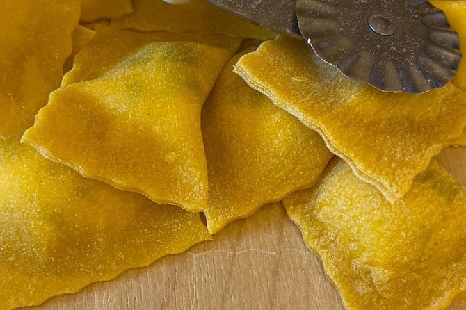 3 in 1 Cooking Class near Navona: Fettuccine, Ravioli & Tiramisu - The chefs shape the experience