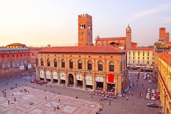 5-Day Best of Italy: Assisi, Siena, Florence, Venice and more - Day 3: Bologna and the arcaded heart of the city