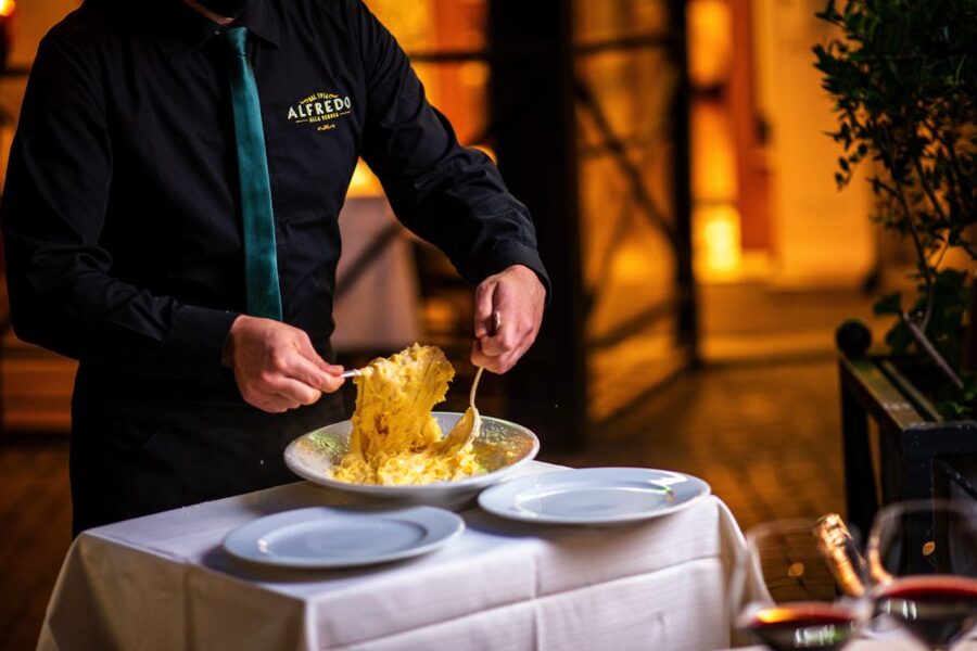 Alfredo alla Scrofa Restaurant in Rome: Eat Like a Star - Service, atmosphere, and a few practical snags