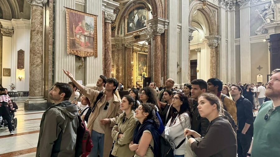 Alternative Walking Tour of Rome's City Center & Hidden Gems - Piazza Venezia and the machinery of power