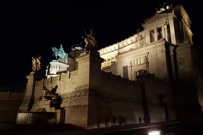Ancient Rome at Twilight Walking Tour - Guides, group size, and how the walk feels