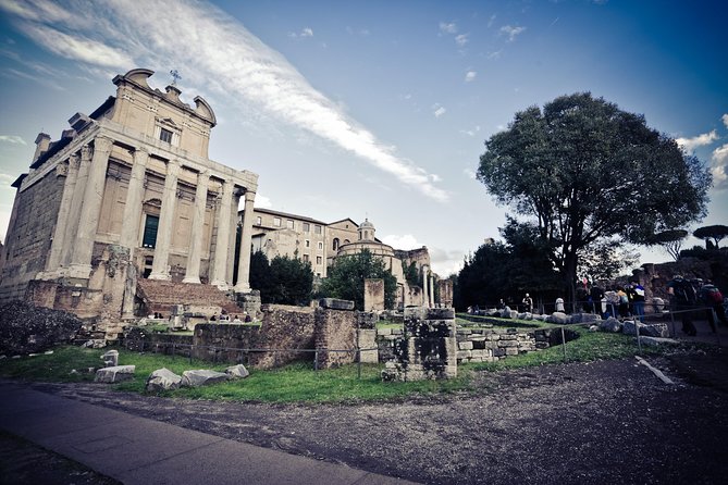 Ancient Rome Guided Tour: Colosseum, Forum and Palatine - The guide makes or breaks the experience