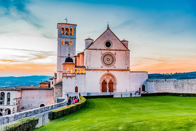 Assisi and Orvieto Guided Day Tour from Rome with Lunch - Lunch near Lake Trasimeno