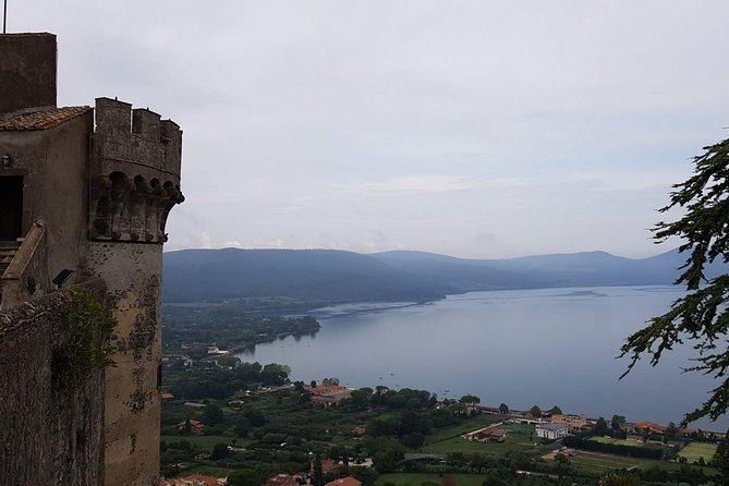 Bracciano: Odescalchi-Orsini ancient Castle Tour with Lunch - Bracciano’s old center and the Belvedere