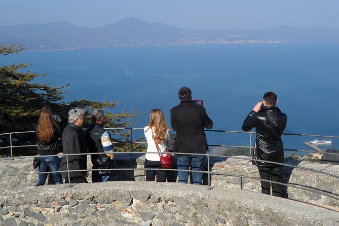 Bracciano: Odescalchi-Orsini ancient Castle Tour with Lunch - A small group, but not a private tour