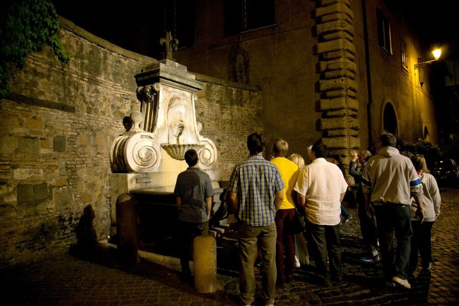Dark Heart of Rome - Facts, Legend & Mystery Walking Tour - Corso Vittorio Emanuele II and overlooked details