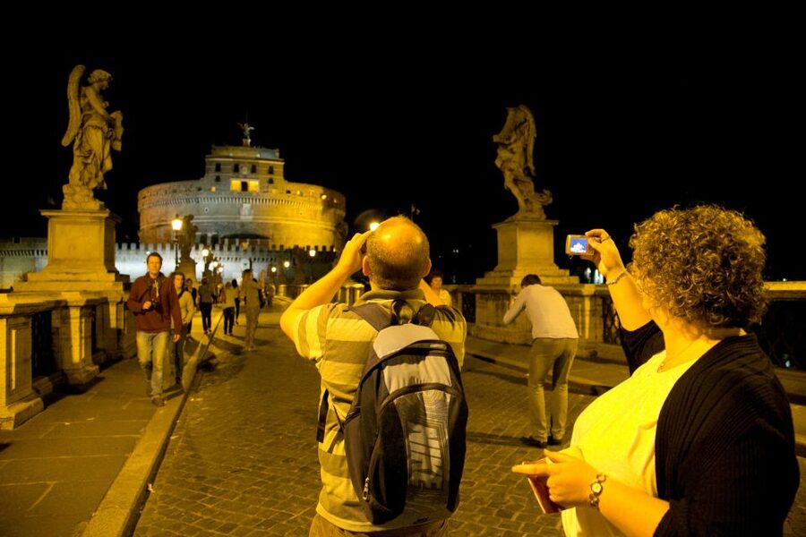 Dark Heart of Rome - Facts, Legend & Mystery Walking Tour - Via Giulia and Piazza Farnese