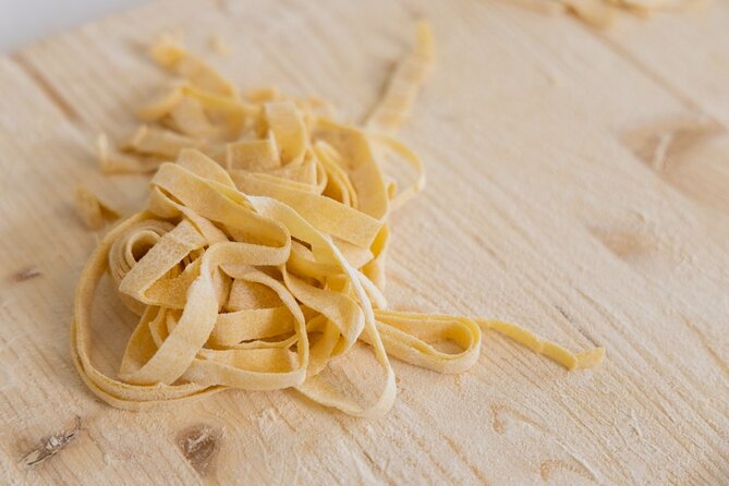 Enjoy Spritz and Pasta Making in Piazza Navona - Cutting fettuccine and maltagliati