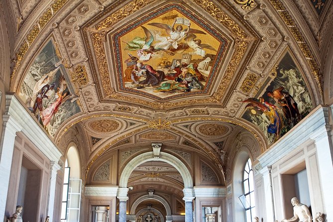 Fast track: Vatican Museums, Sistine Chapel Guided and St. Peter's Basilica Tour - Why the Vatican needs a plan