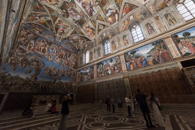 Fast track: Vatican Museums, Sistine Chapel Guided and St. Peter's Basilica Tour - The Sistine Chapel in 15 minutes