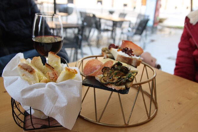 Food Tasty and History Tour in Civitavecchia - What the guides add to the experience