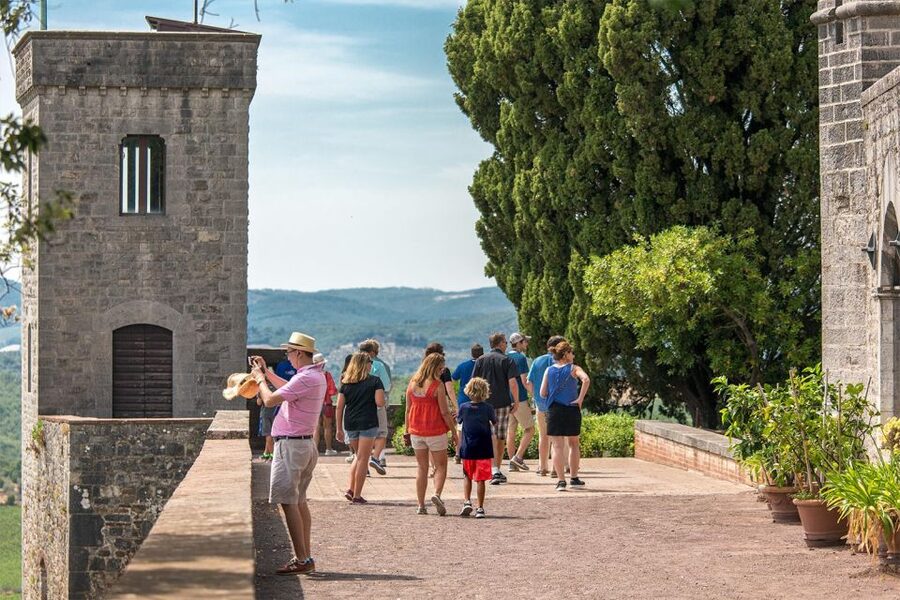 From Rome: Bagnoregio & Orvieto Day Trip with Wines & Lunch - Who should book this excursion