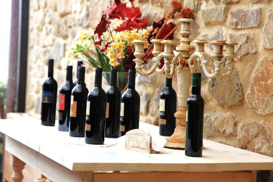 From Rome: Bagnoregio & Orvieto Day Trip with Wines & Lunch - A farmhouse lunch near Montepulciano