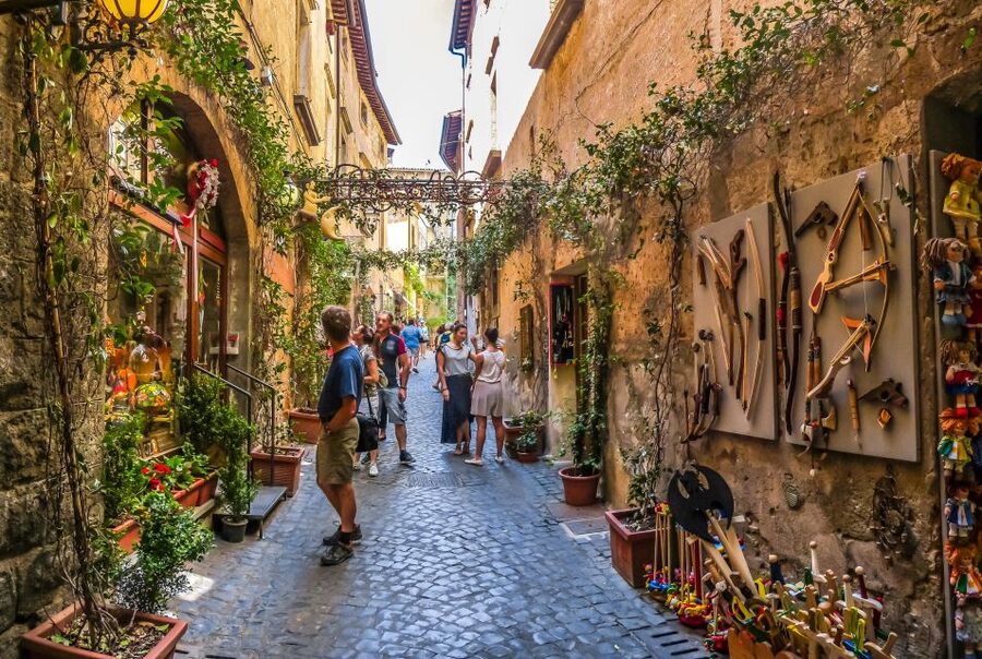From Rome: Bagnoregio & Orvieto Day Trip with Wines & Lunch - Meeting the group at Piazza del Popolo