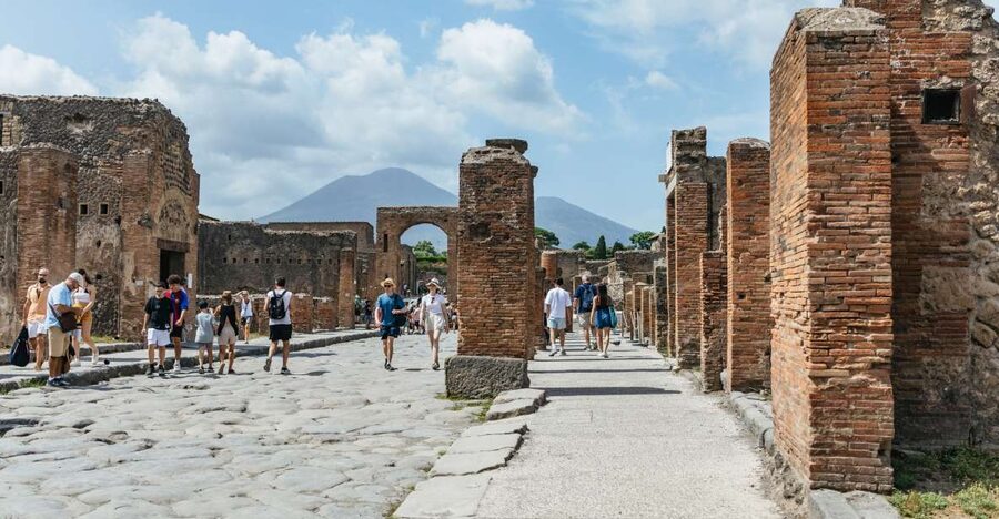 From Rome: Day Trip to Pompeii with Tickets - Who should book this experience?