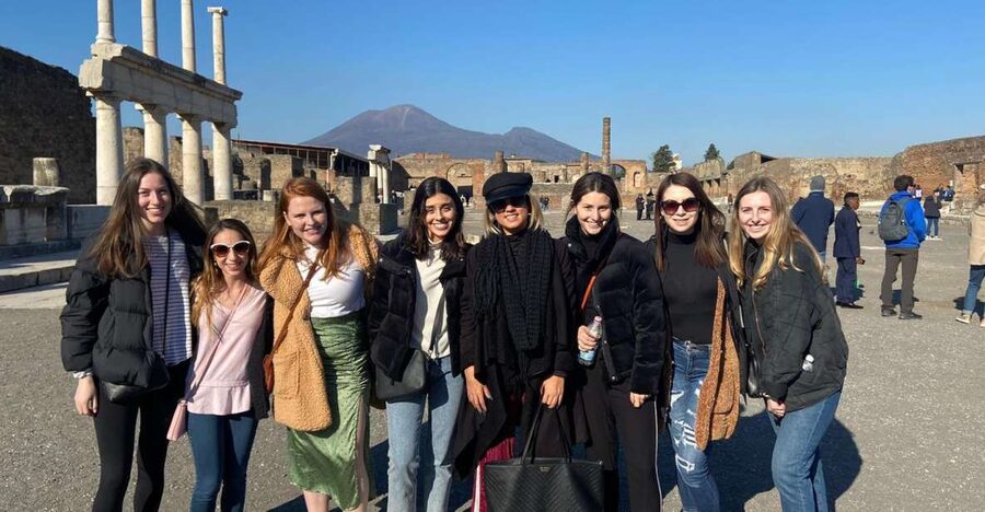 From Rome: Pompeii All-Inclusive Tour with Live Guide - Pompeii makes the long ride worthwhile