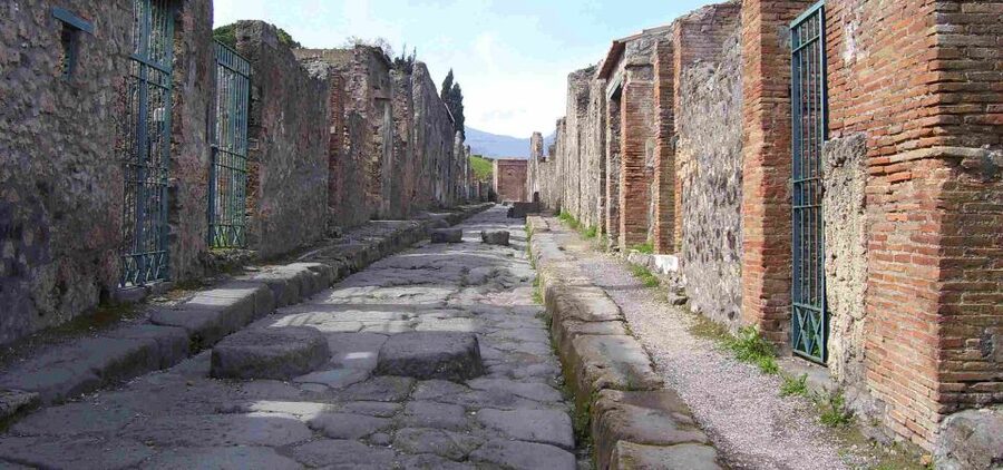 From Rome: Pompeii All-Inclusive Tour with Live Guide - Small details that can make the day easier