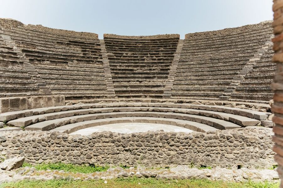 From Rome: Pompeii, Amalfi Coast and Positano Day Trip - Returning north through Cassino