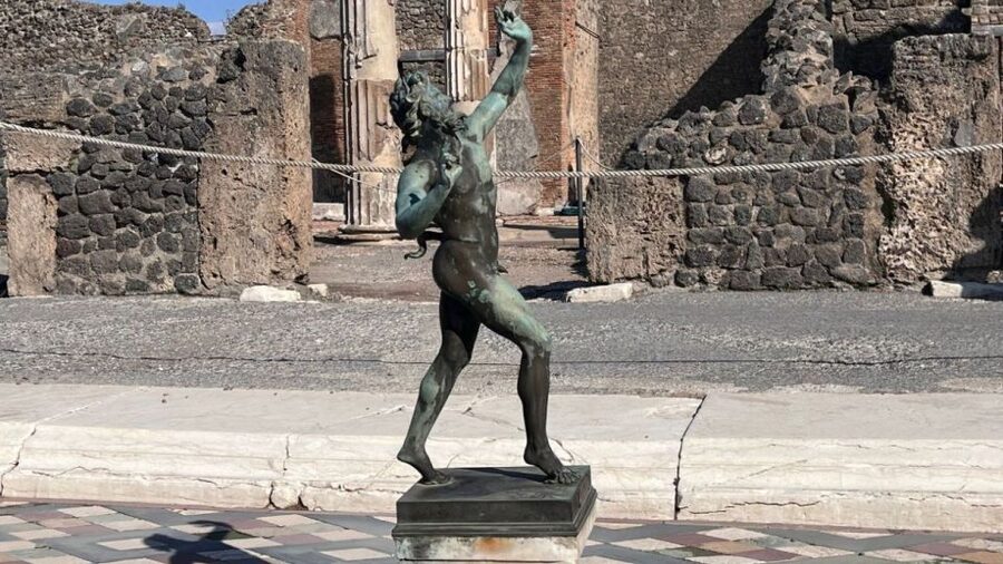 From Rome: Pompeii and Naples Day Trip by High-Speed Train - Meeting the group at Rome Termini