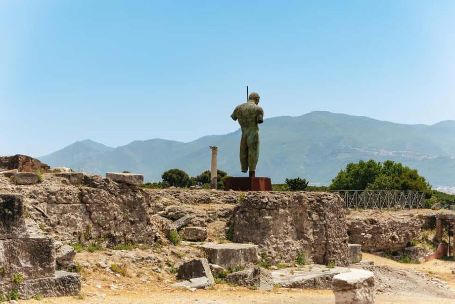 From Rome: Pompeii Day Trip with Optional Vesuvius and Lunch - Walking through Pompeii’s preserved streets