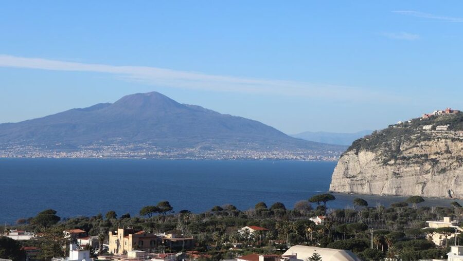 From Rome: Pompeii, Positano and Amalfi Coast Day Trip - Positano in 90 minutes