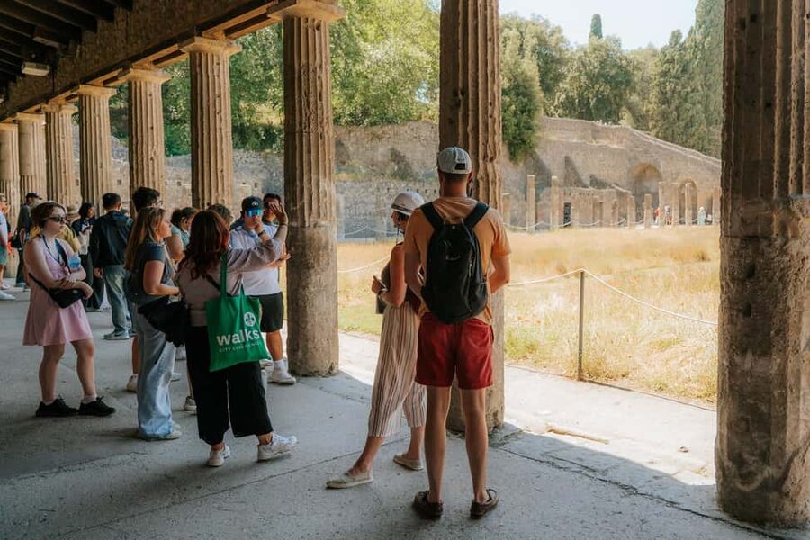 From Rome: Pompeii with Expert Guide & Amalfi Coast Day Trip - Pompeii with an archaeologist