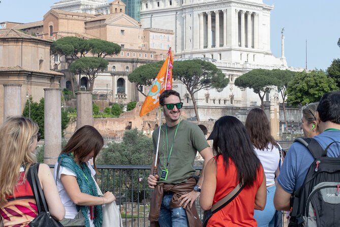 Guided tour of the Colosseum, Roman Forum and Palatine in Spanish - Entering the Colosseum with a Spanish guide