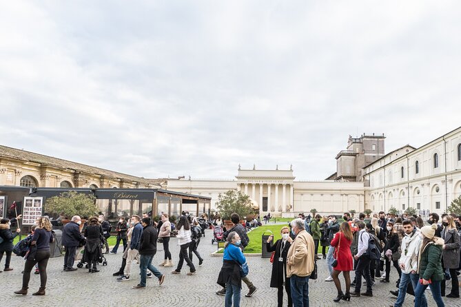 Guided Tour Vatican Museums & Sistine Chapel with Basilica Access - Guides, headsets, and the group experience