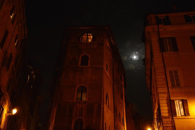 Haunted Rome Ghost Tour - The Original - Narrow streets, poisoners, and forbidden visits