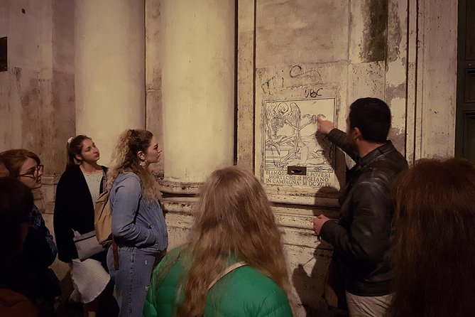 Haunted Rome Ghost Tour - The Original - Trying the dowsing rods