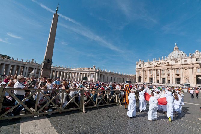 Papal Audience with Pope Leo XIV and Expert Local Guide - Entering St. Peter’s Square and finding a place