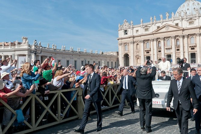 Papal Audience with Pope Leo XIV and Expert Local Guide - The headset commentary before the audience