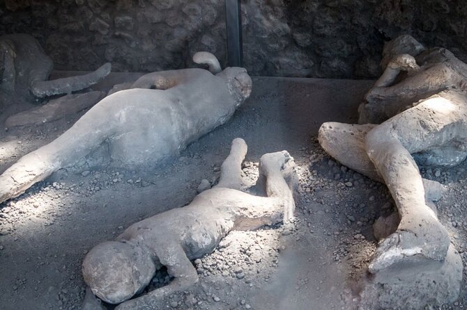 Pompeii and Naples Tour from Rome by Train with Lunch - Pizza lunch after the ruins