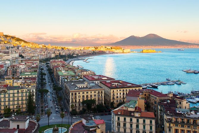 Pompeii and Naples Tour from Rome by Train with Lunch - Walking into Pompeii with an expert guide