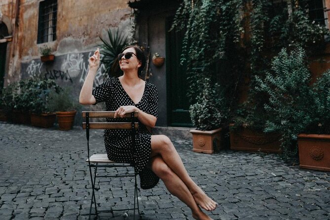 Private Photoshoot in Rome - Medium package: Colosseum, side street, and Roman Forum