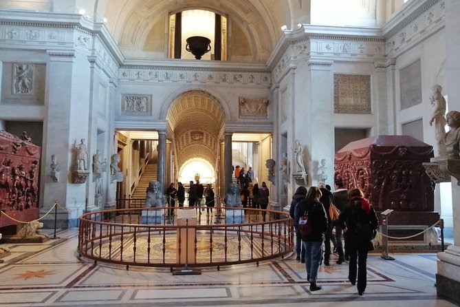 Private Vatican Museums and St. Peter's Basilica Early Bird Tour - A private guide changes the Vatican visit