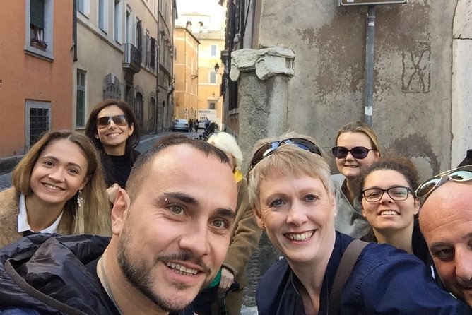Renaissance Scarlet Ladies Tour: Caravaggio's and Borgia's Women - Giulia Farnese brings the walk to Piazza Farnese