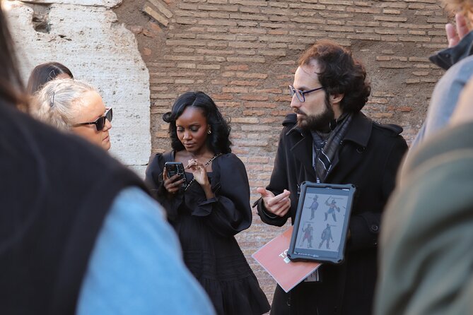 Roma: Colosseum, Forum, and Palatine Hill Local Guided Tour - Palatine Hill, Rome’s legendary starting point