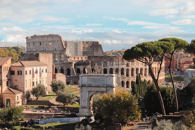 Roma: Colosseum, Forum, and Palatine Hill Local Guided Tour - Guides, headsets, and the value of a good explanation