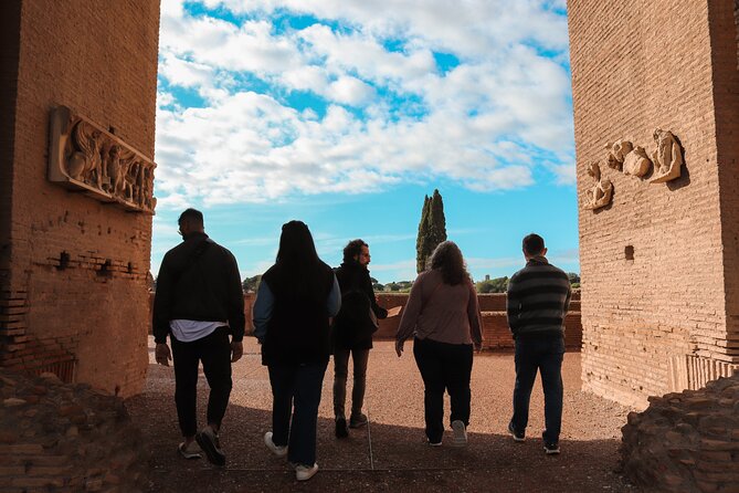 Roma: Colosseum, Forum, and Palatine Hill Local Guided Tour - Ticket names and arrival rules matter