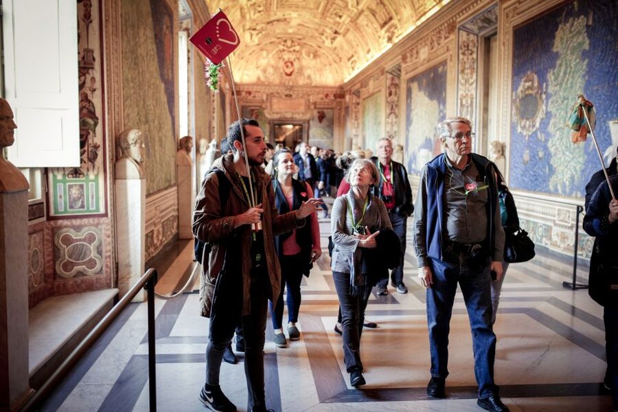 Rome: 1 Day Vatican & Colosseum Tour - What the guides add to the day