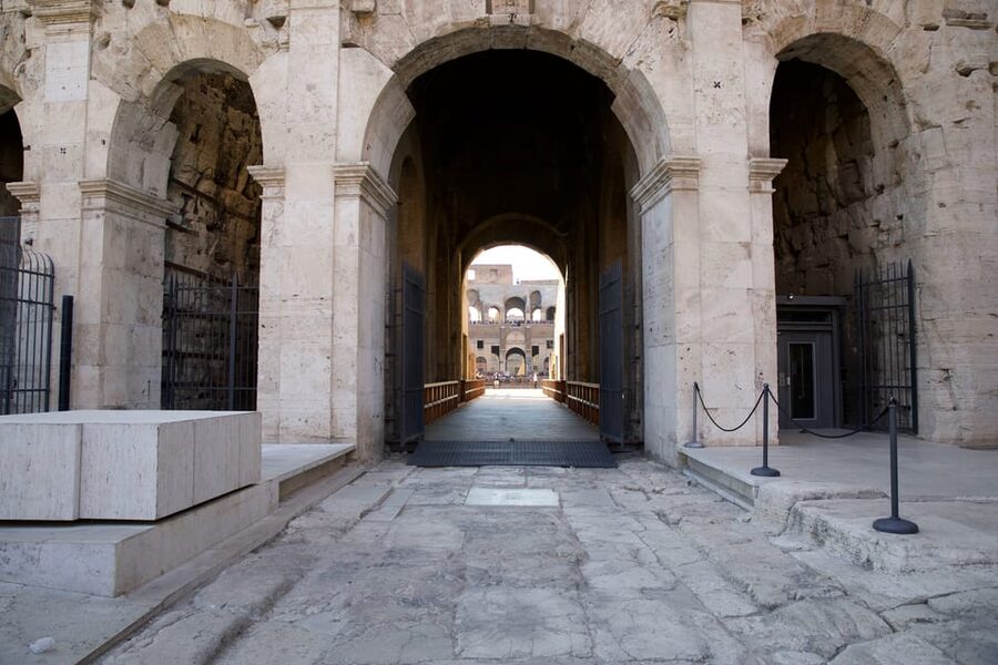 Rome: 1-Hour Fast Colosseum Tour - Photos, shade, and the practical rhythm of the visit