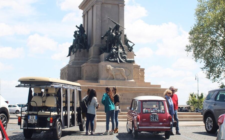 Rome: 3-Hour Panoramic Luxury Golf Cart Tour - Guides, headsets, and the human touch