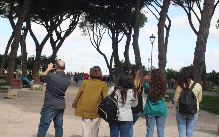 Rome: 3-Hour Panoramic Luxury Golf Cart Tour - Shared or private, and who benefits most