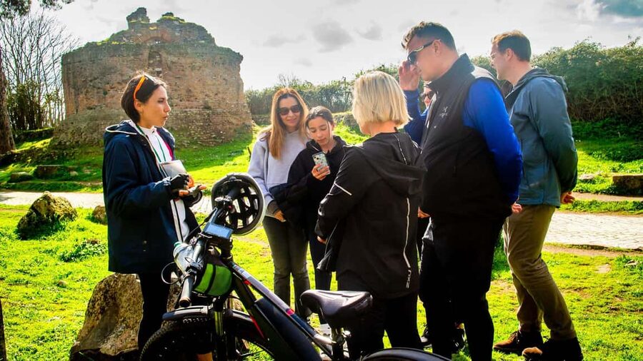 Rome: Appian Way Aqueducts Bike Tour (UPG Catacombs & Lunch) - Bikes, children, clothing, and physical demands