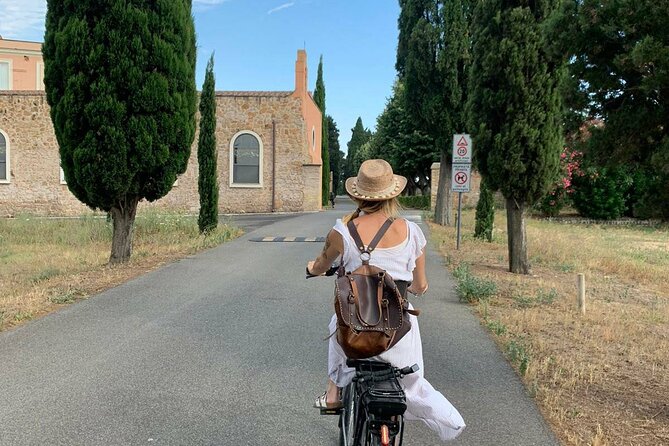 Rome:Appian Way E-bike Tour, Catacombs, Aqueducts & Transfer - Circus of Maxentius and Cecilia Metella