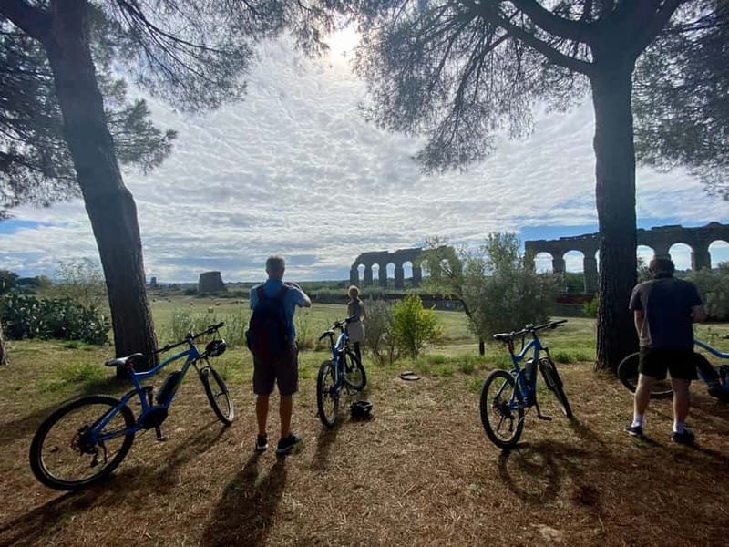 Rome:Appian Way E-bike Tour with Catacombs, Aqueducts & Food - Inside the catacombs
