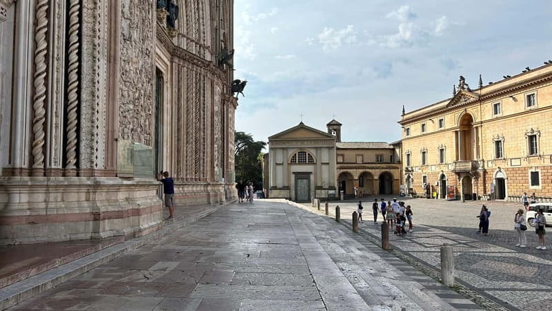 Rome: Assisi, Civita di Bagnoregio and Orvieto Day Tour - Orvieto’s cathedral and volcanic-cliff views