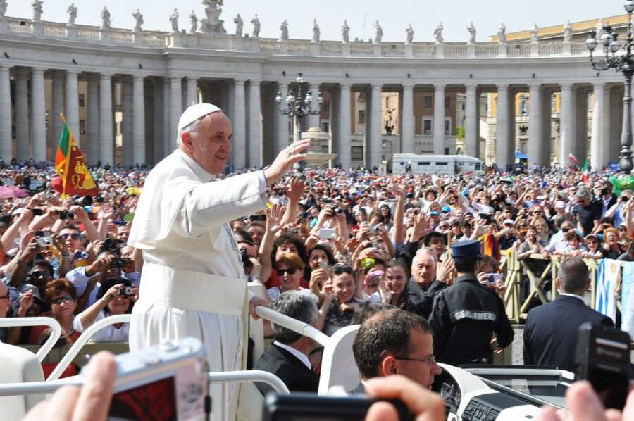 Rome: Audience Pope Leo XIV with guided tour - Who should book this experience?