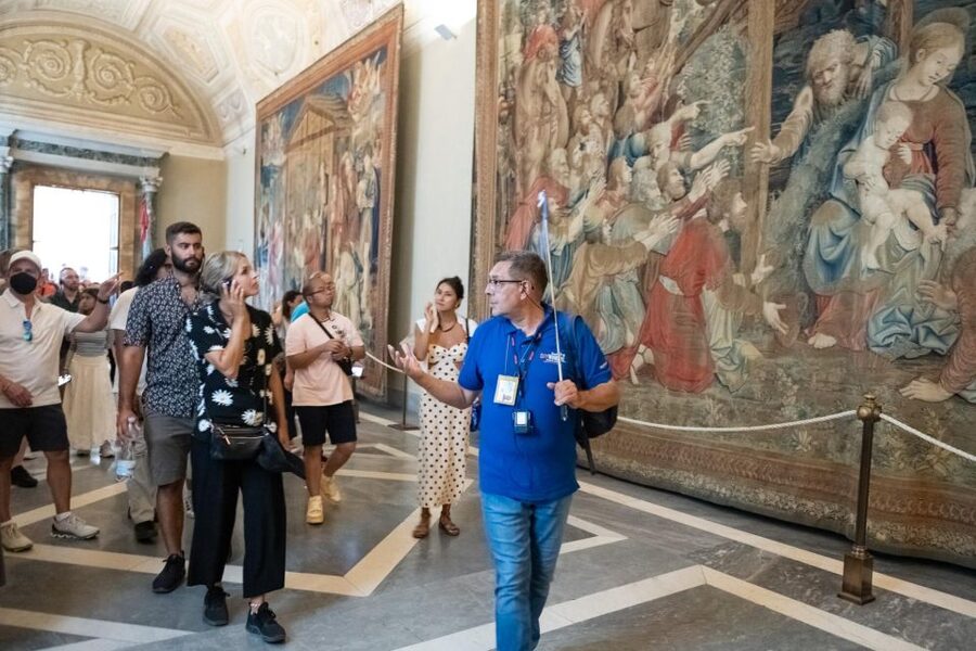 Rome: Breakfast & Tour of Vatican Museums & Sistine Chapel - Breakfast before the Vatican crowds